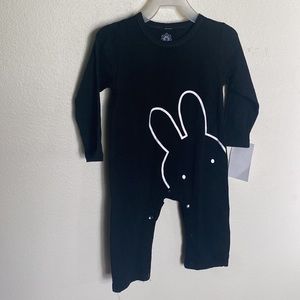 Daisy🐰 black snap onesie